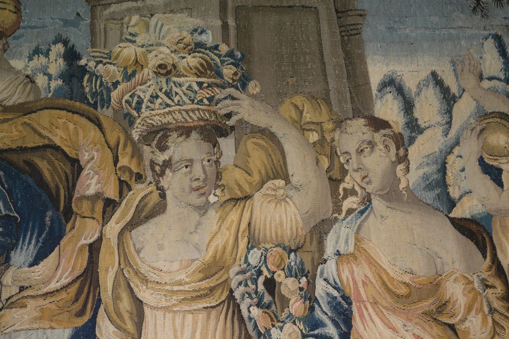tenture d’Aubusson Scènes de l’histoire d’Achille : Polyxène conduite par Hélène au tombeau d'Achille, détail