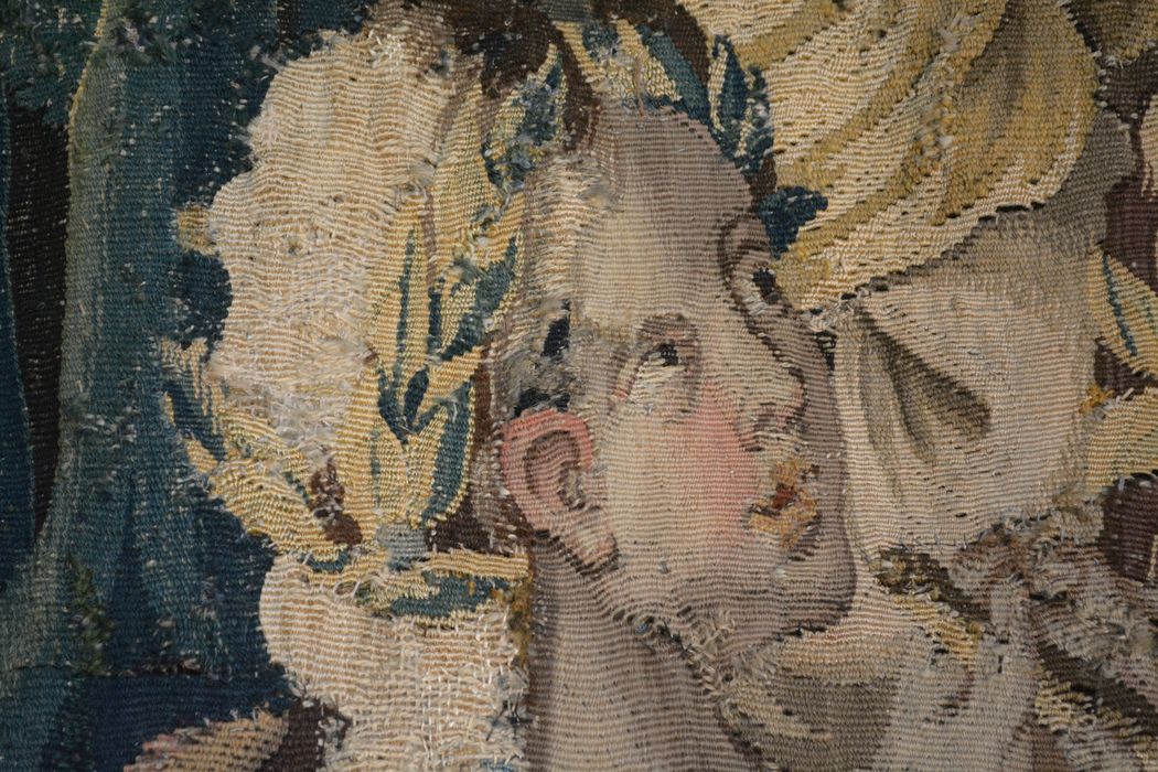 tenture d’Aubusson Scènes de l’histoire d’Achille : Polyxène conduite par Hélène au tombeau d'Achille, détail
