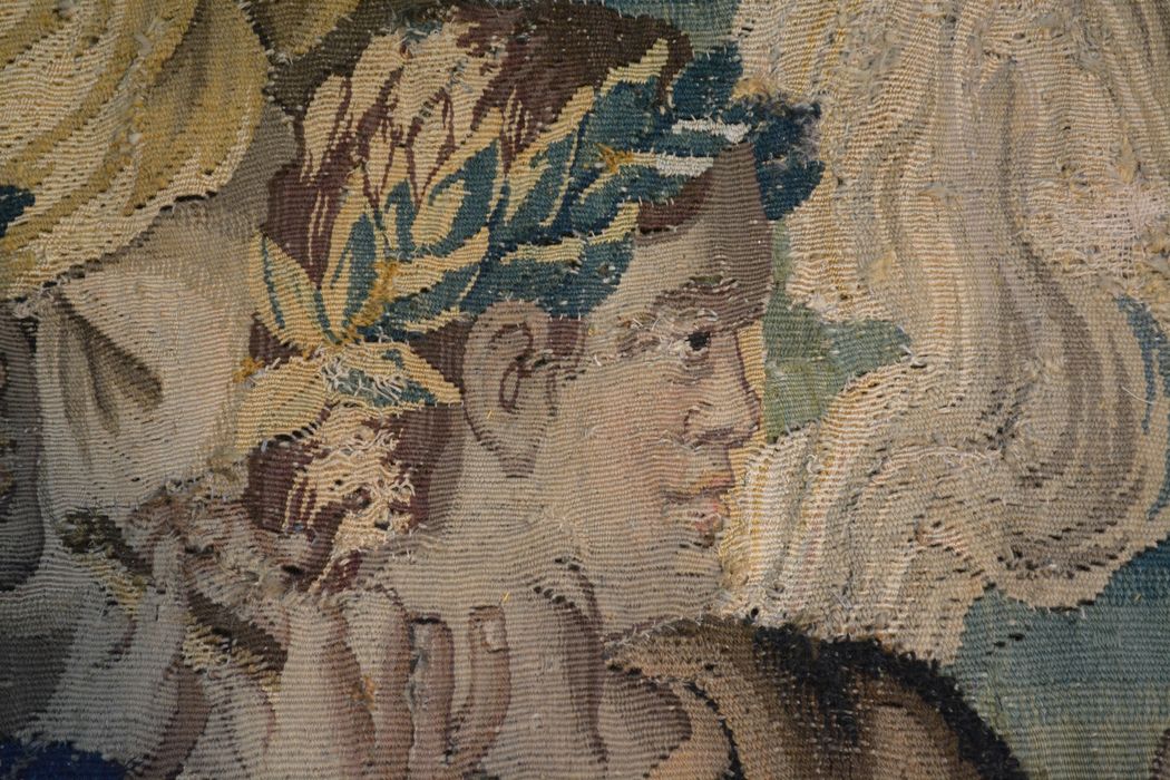 tenture d’Aubusson Scènes de l’histoire d’Achille : Polyxène conduite par Hélène au tombeau d'Achille, détail