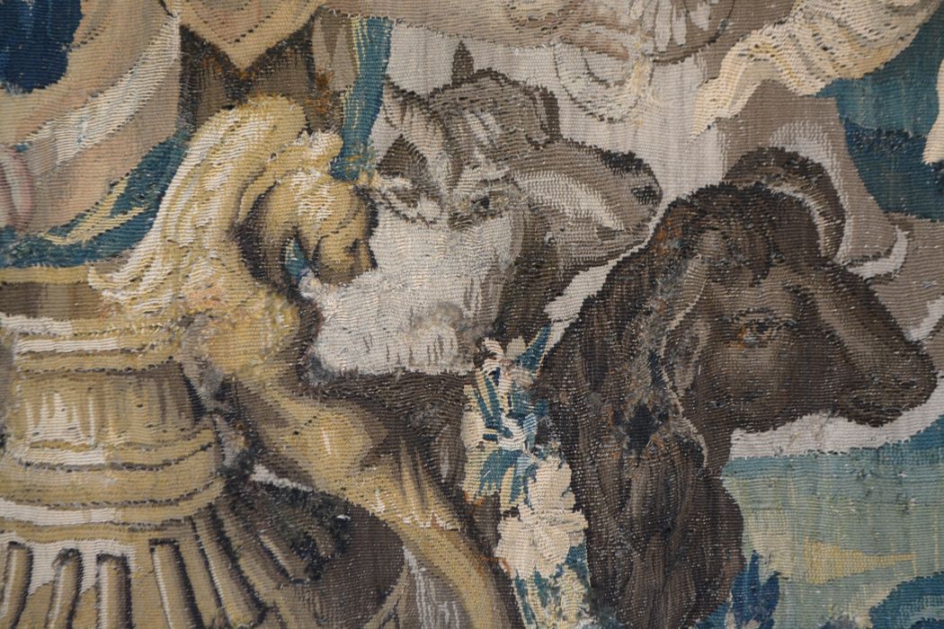 tenture d’Aubusson Scènes de l’histoire d’Achille : Polyxène conduite par Hélène au tombeau d'Achille, détail