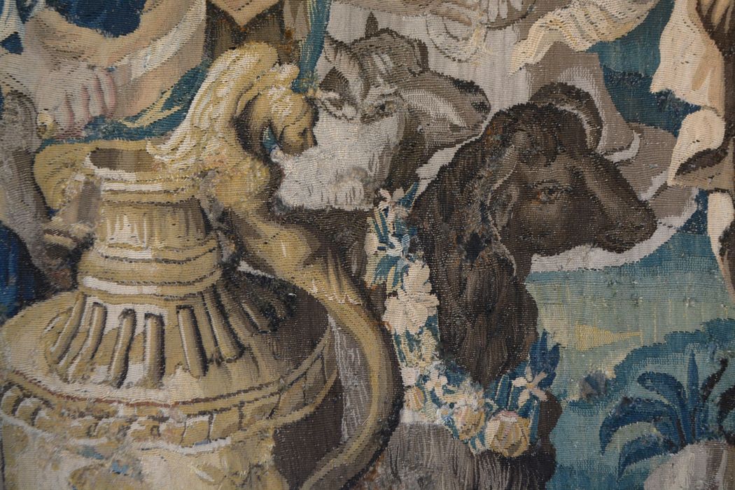 tenture d’Aubusson Scènes de l’histoire d’Achille : Polyxène conduite par Hélène au tombeau d'Achille, détail