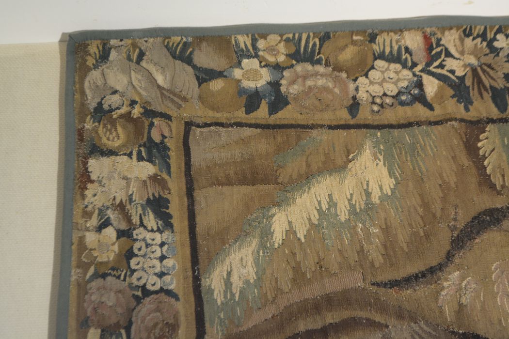 tenture d’Aubusson Scènes de l’histoire d’Achille : Thétis demande à Héphaïstos de forger de nouvelles armes pour Achille, détail