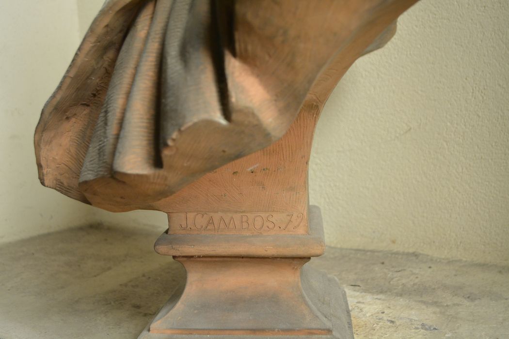 sculpture : portrait en buste de Léon Gambetta, détail de l’inscription