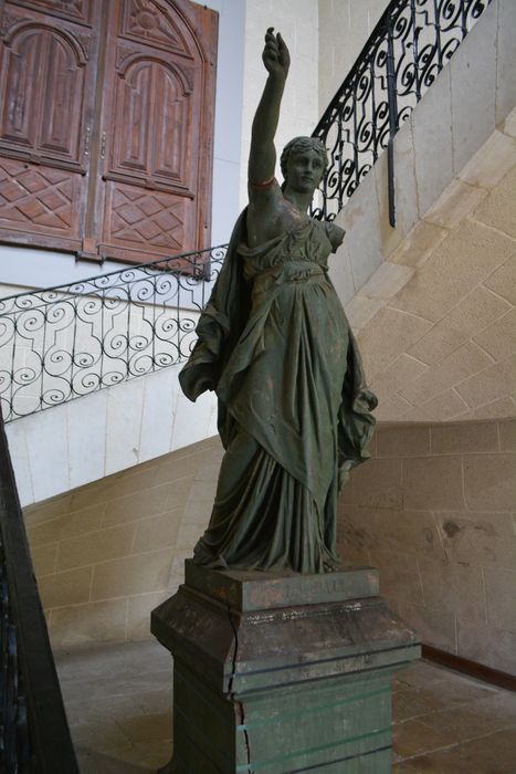 sculpture : statue allégorique de la Paix