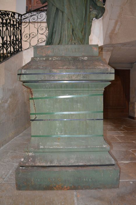 sculpture : statue allégorique de la Paix, détail du socle