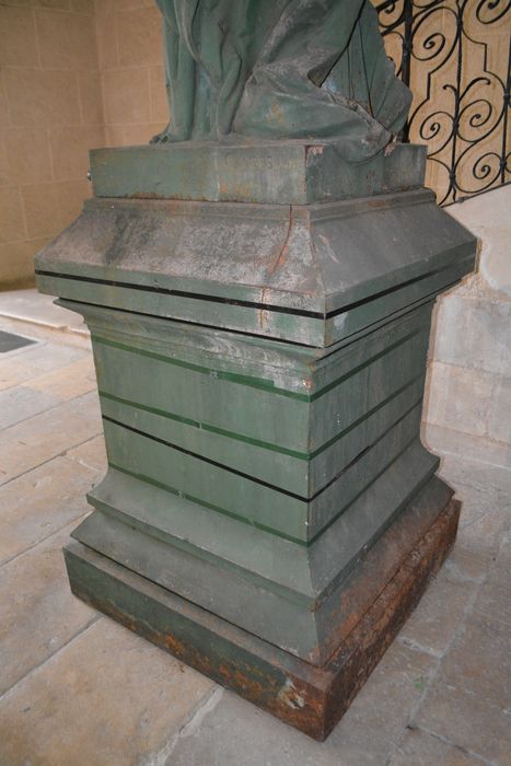 sculpture : statue allégorique de la Paix, détail du socle