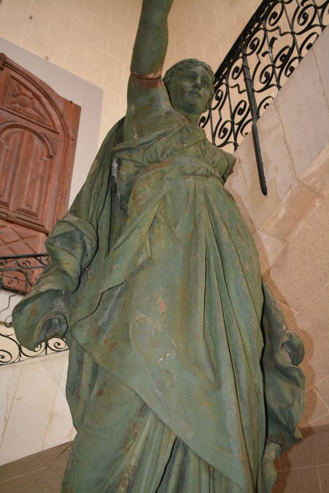 sculpture : statue allégorique de la Paix, vue partielle