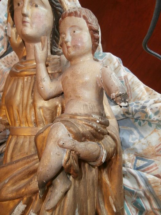 statue : Vierge à l'Enfant, vue partielle