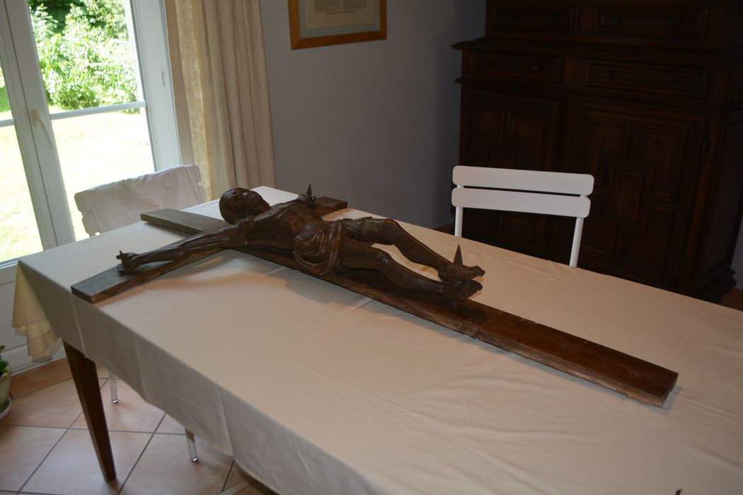 statue : Christ en croix