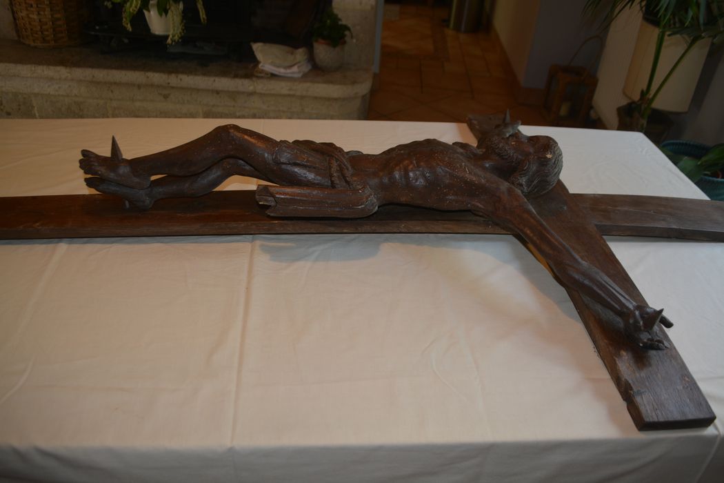 statue : Christ en croix