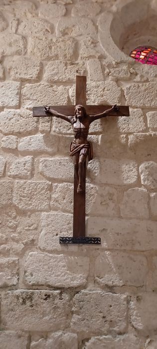 statue : Christ en croix