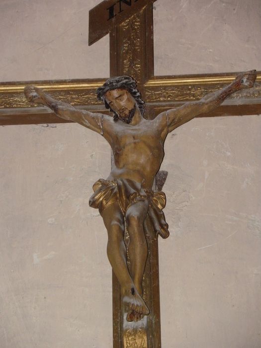 statue : Christ en croix