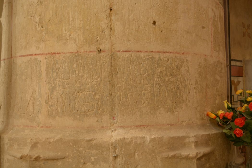 plaque commémorative de la consécration de l'église - © Ministère de la Culture (France), Conservation des antiquités et des objets d’art du Lot-et-Garonne – Tous droits réservés 