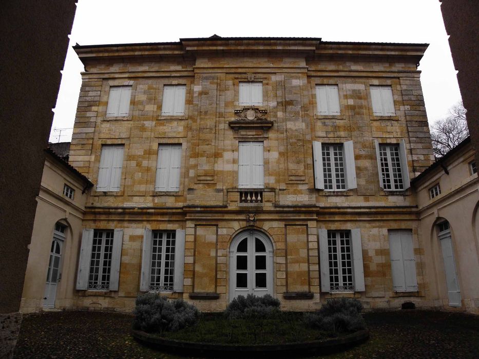 façade sur cour