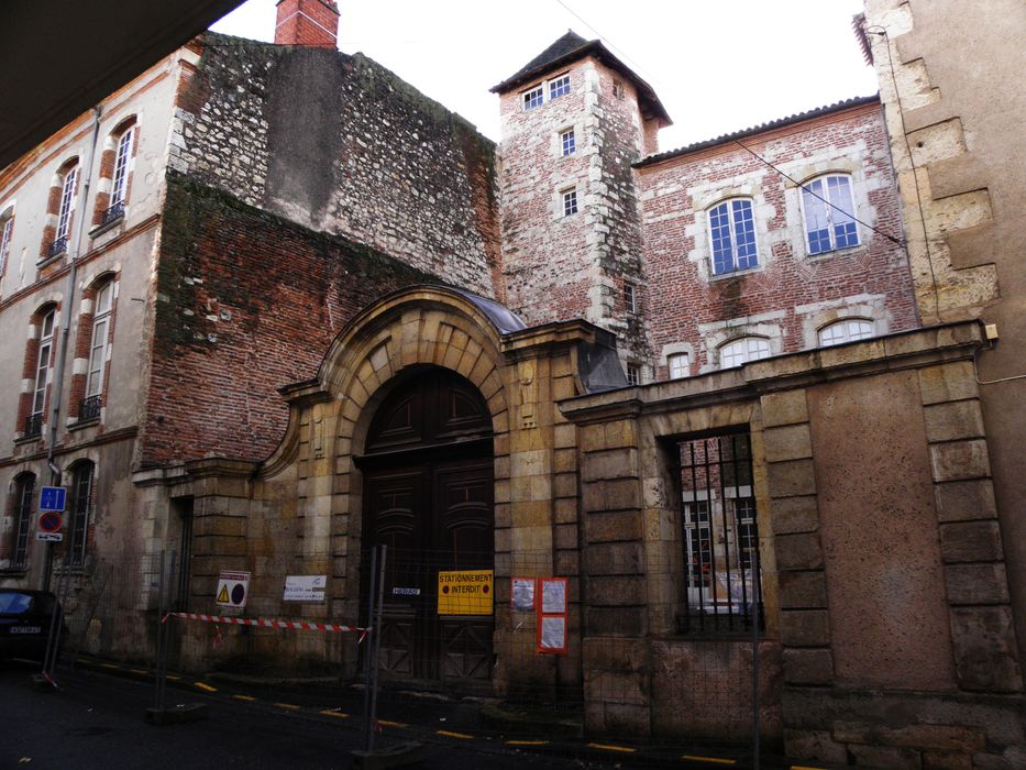 portail d’accès à la cour intérieure sur la rue des Juifs