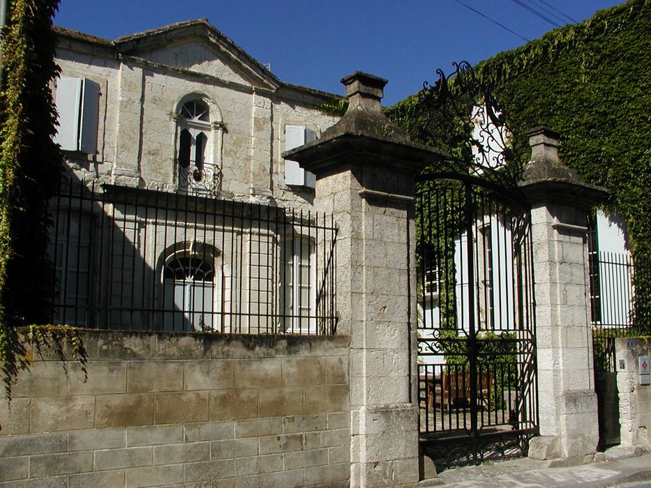 façade antérieure, vue partielle