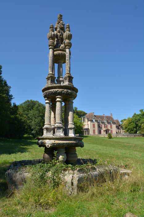 fontaine dans le parc