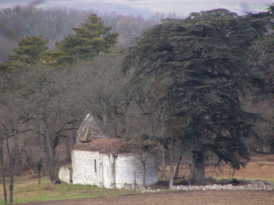 vue générale de l’église dans son environnement