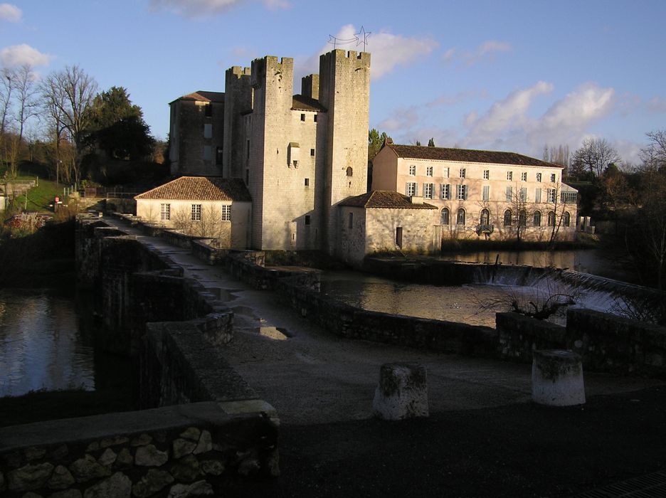 vue générale du moulin dans son environnement depuis l’Ouest