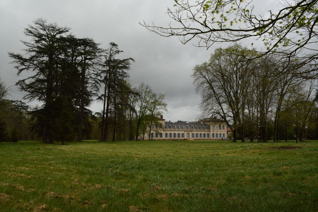 vue générale du château dans son environnement depuis le Nord