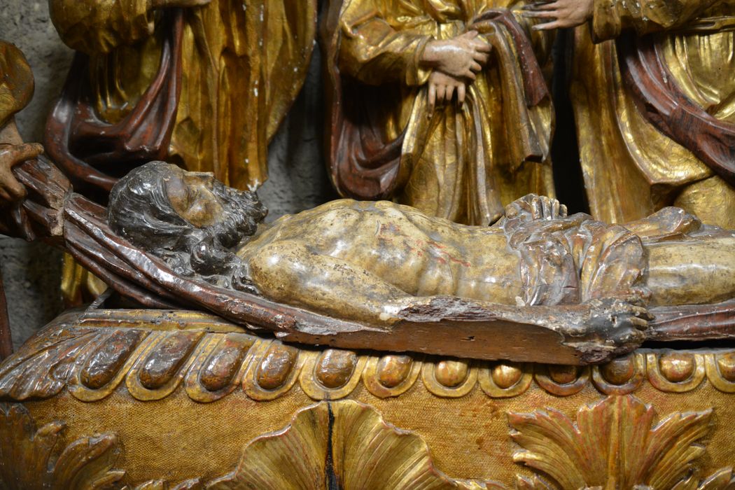 groupe sculpté : Mise au tombeau, vue partielle - © Ministère de la Culture (France), Conservation des antiquités et des objets d’art du Lot-et-Garonne – Tous droits réservés 