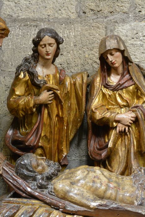 groupe sculpté : Mise au tombeau, vue partielle