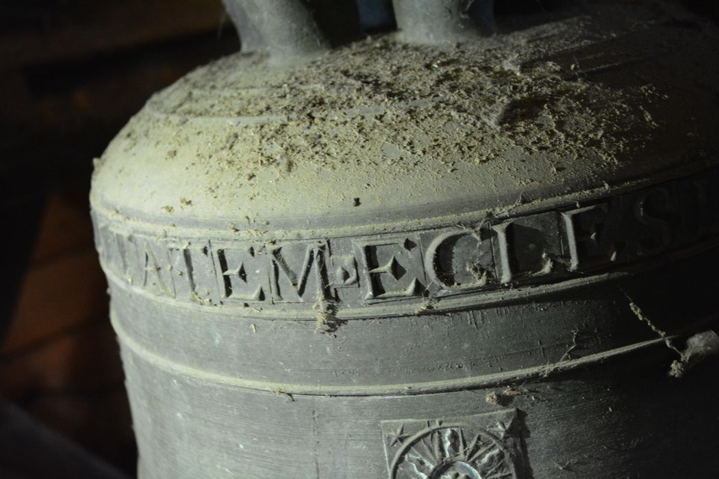cloche, détail de l’inscription - © Ministère de la Culture (France), Conservation des antiquités et des objets d’art du Lot-et-Garonne – Tous droits réservés 