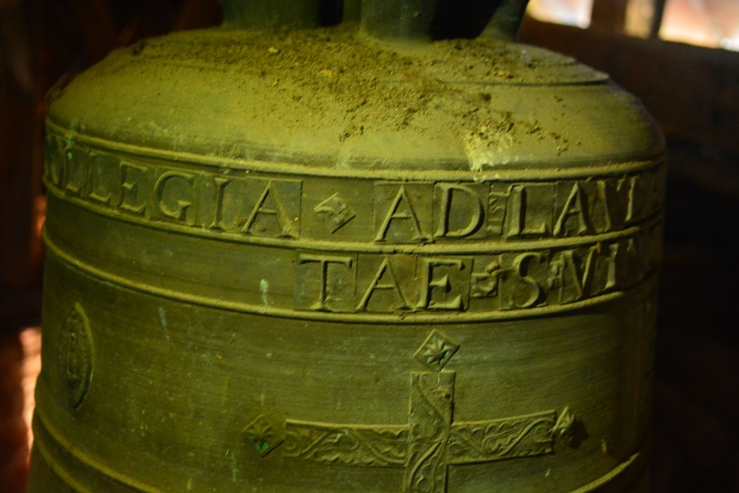 cloche, détail de l’inscription