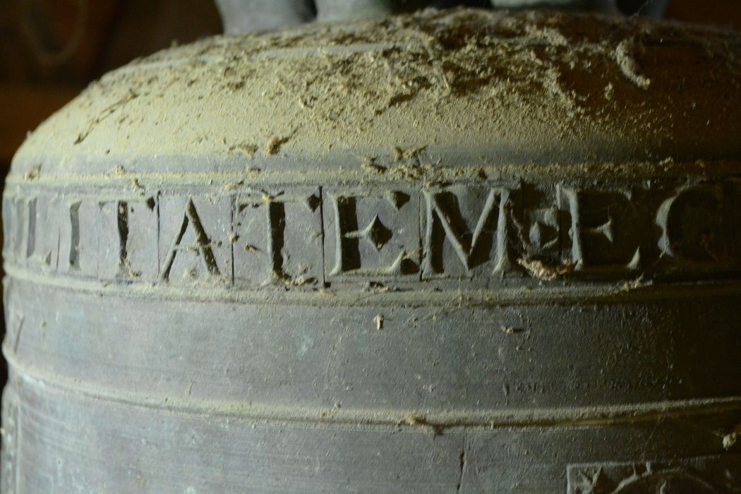 cloche, détail de l’inscription