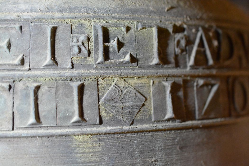 cloche, détail de l’inscription