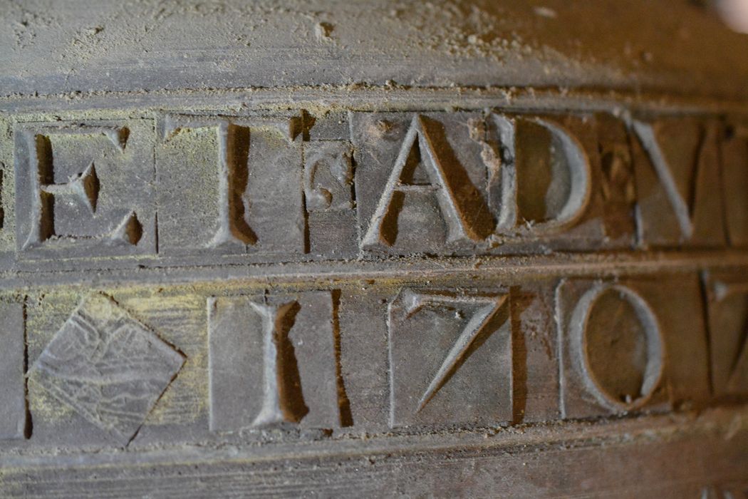 cloche, détail de l’inscription