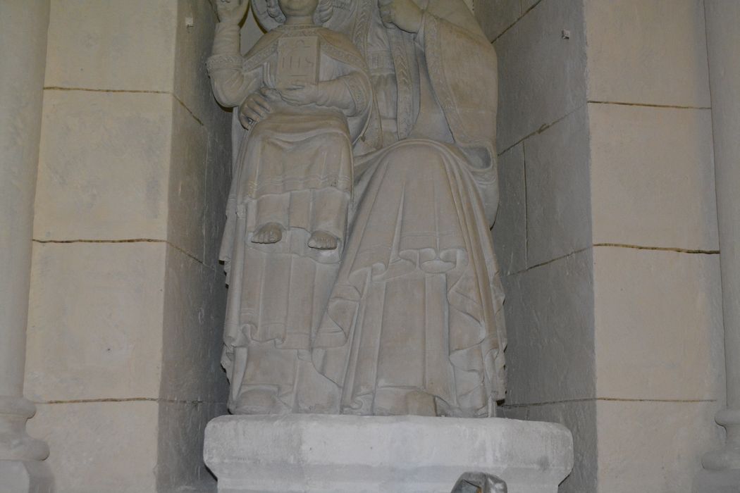 statue : Vierge à l'Enfant, détail