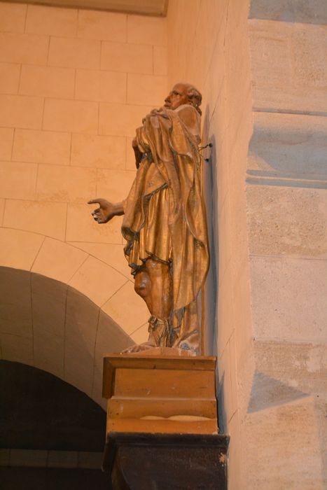 statue : saint Jude, profil gauche