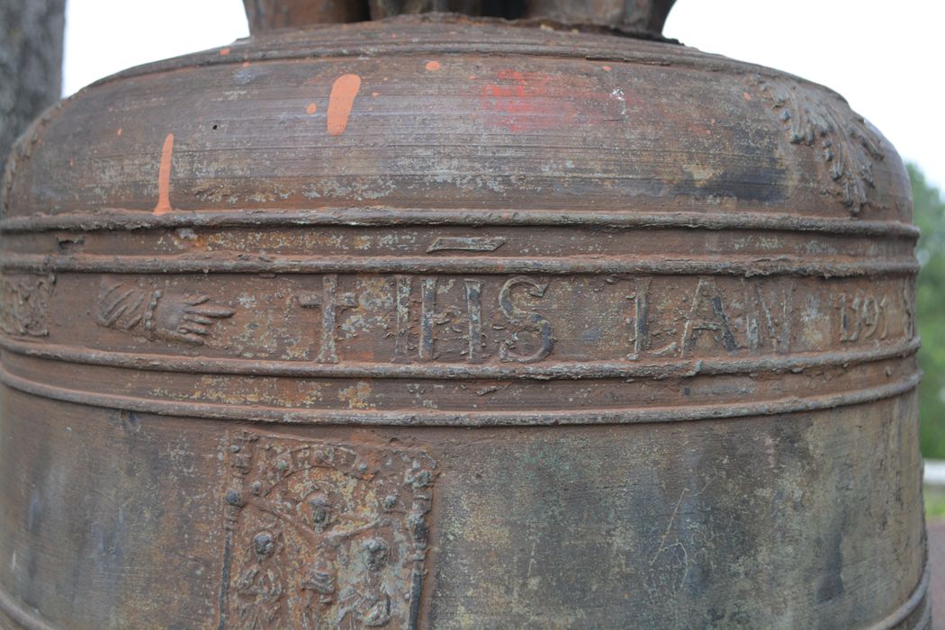 cloche, détail de l’inscription