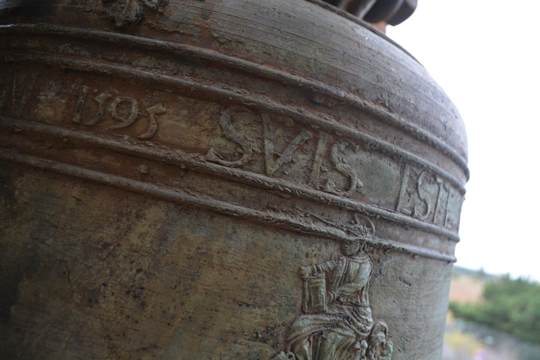 cloche, détail de l’inscription