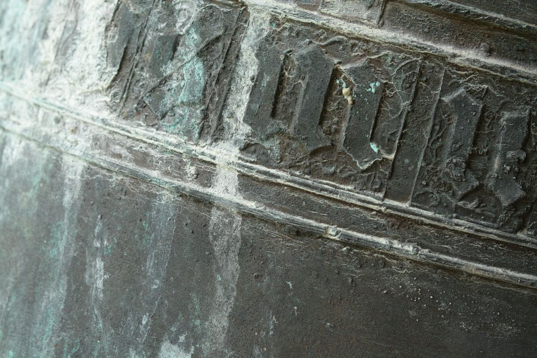 cloche, détail de l’inscription