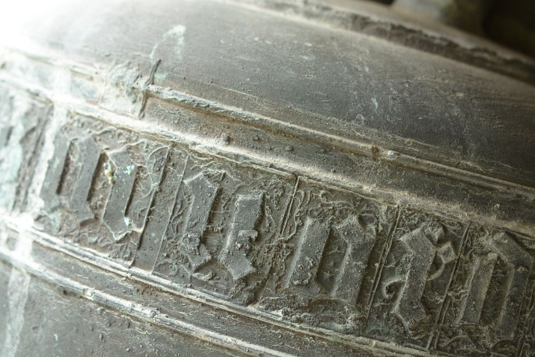 cloche, détail de l’inscription