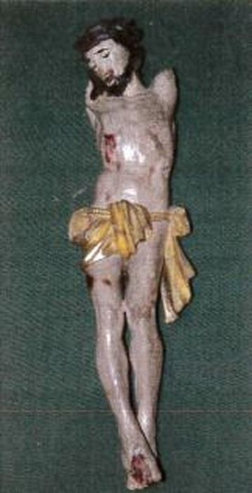 Statue : Christ en croix