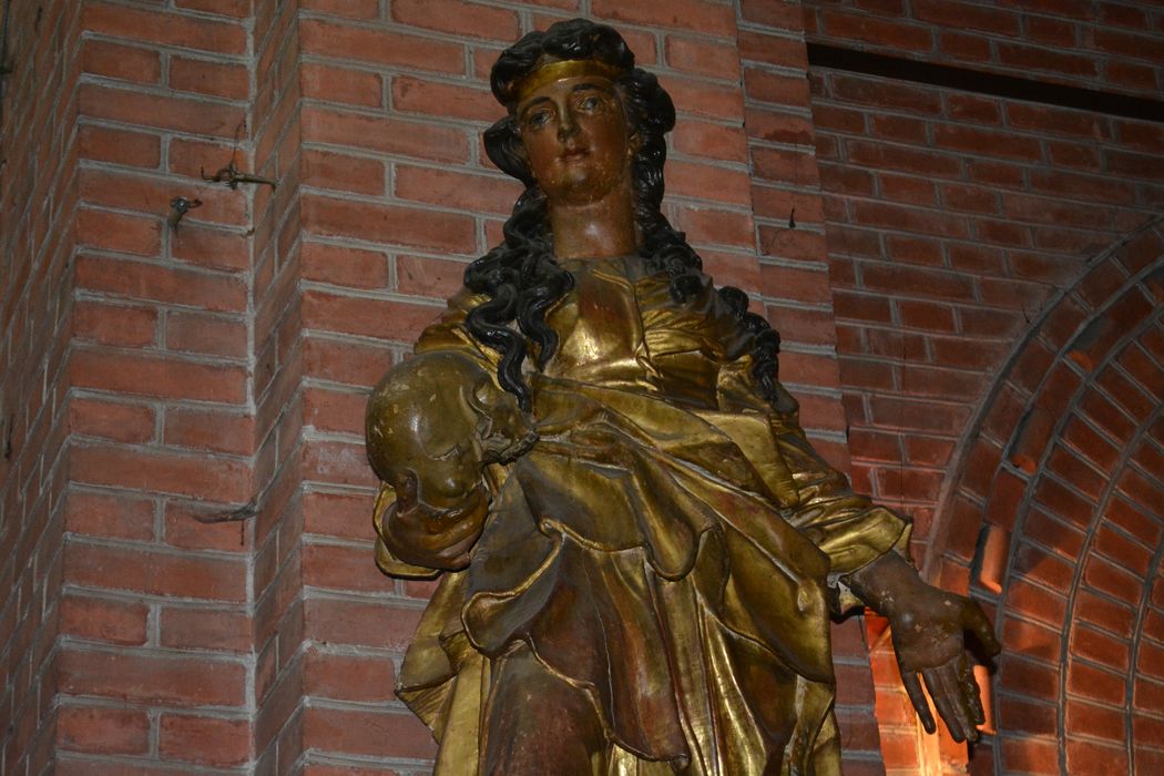 statue : sainte Marie-Madeleine, vue partielle