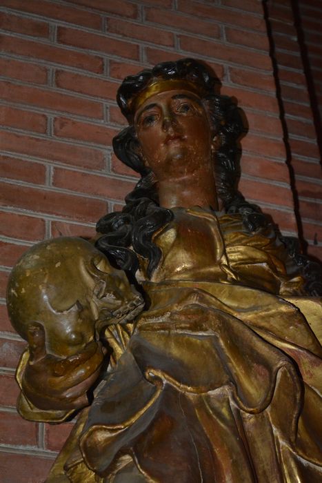 statue : sainte Marie-Madeleine, vue partielle