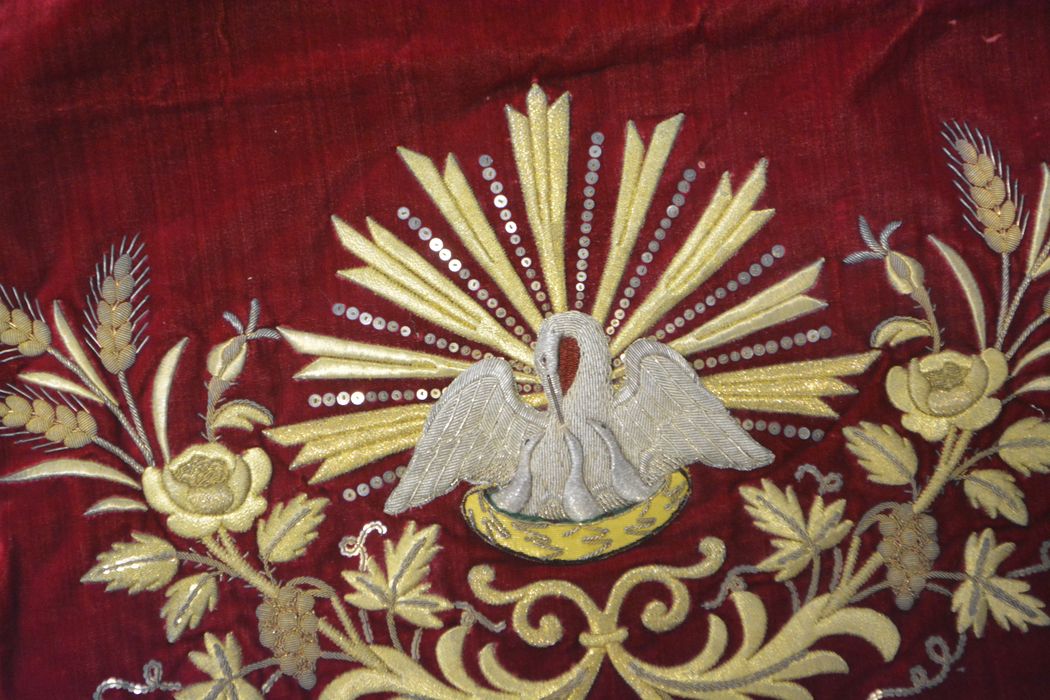 voile de calice (ornement liturgique rouge), détail