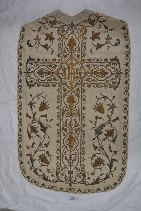 chasuble (ornement liturgique blanc)