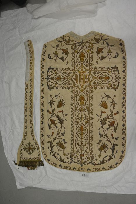 chasuble, étole (ornement liturgique blanc), détail