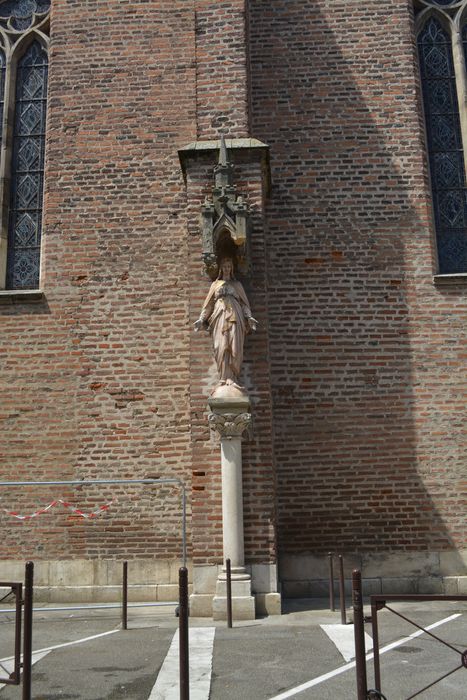 statue du chevet : Vierge de l’Immaculée Conception