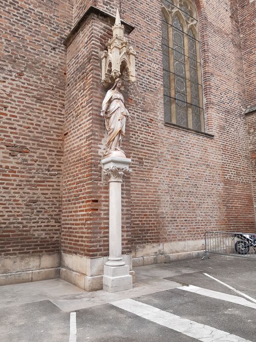 statue du chevet : Vierge de l’Immaculée Conception