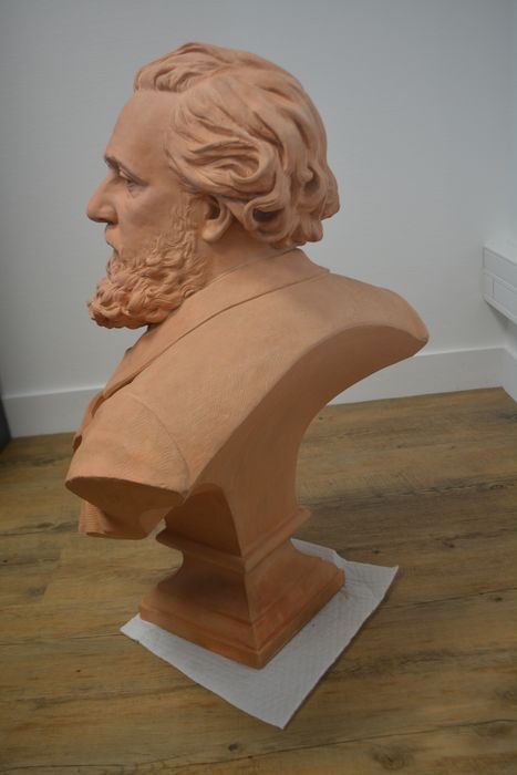 sculpture : portrait en buste de Gambetta (revers)