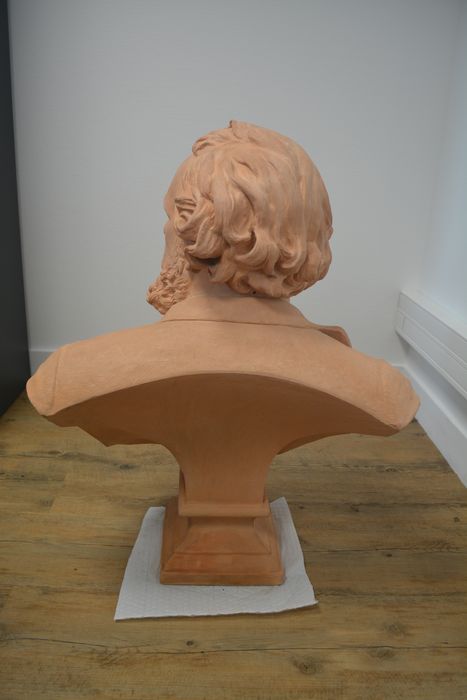 sculpture : portrait en buste de Gambetta (revers)