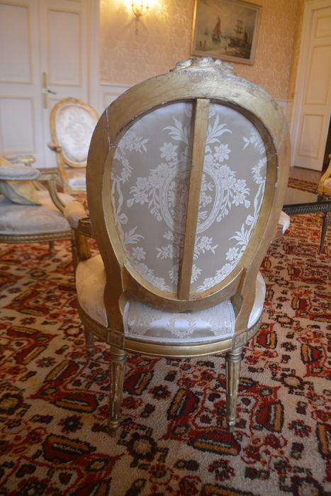 fauteuil style Louis XVI