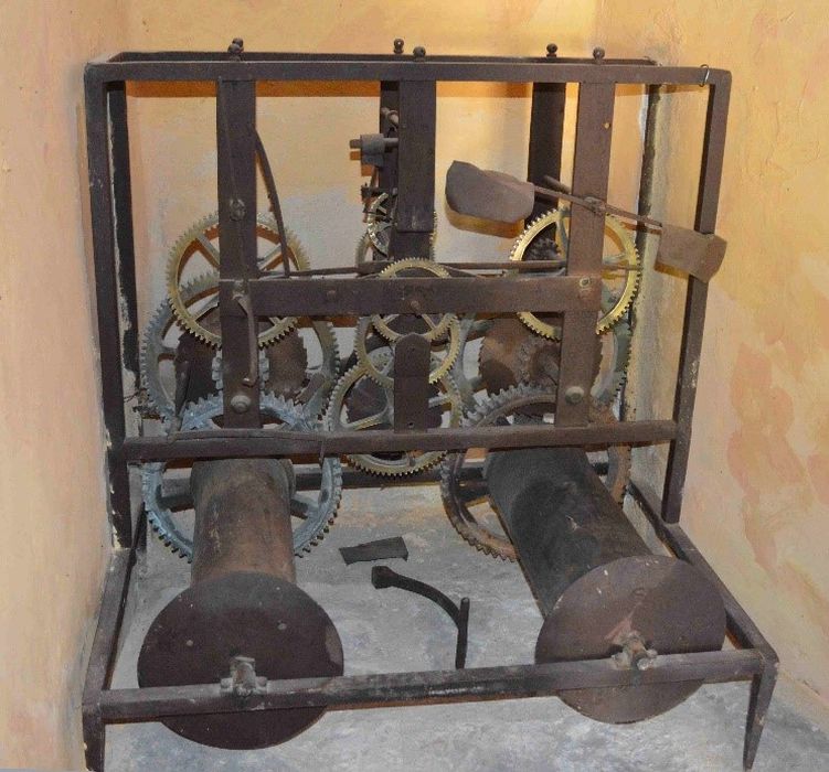 horloge à cage avec ses trois poids