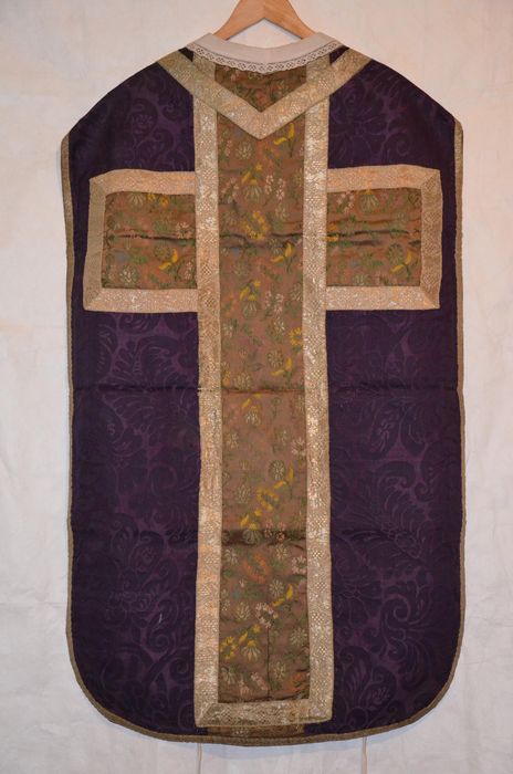 Ornement violet : chasuble